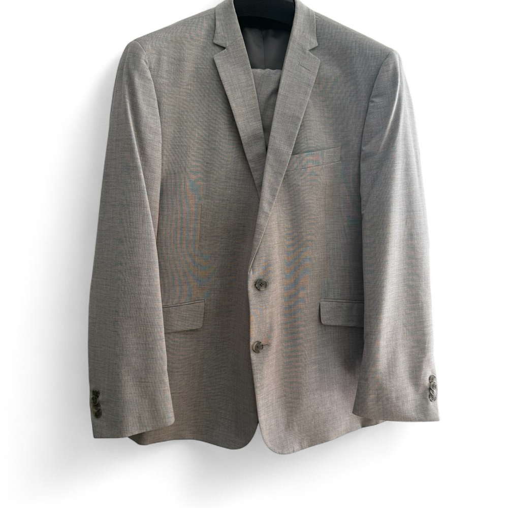 Kenneth Cole Men's Suit in Light Gray